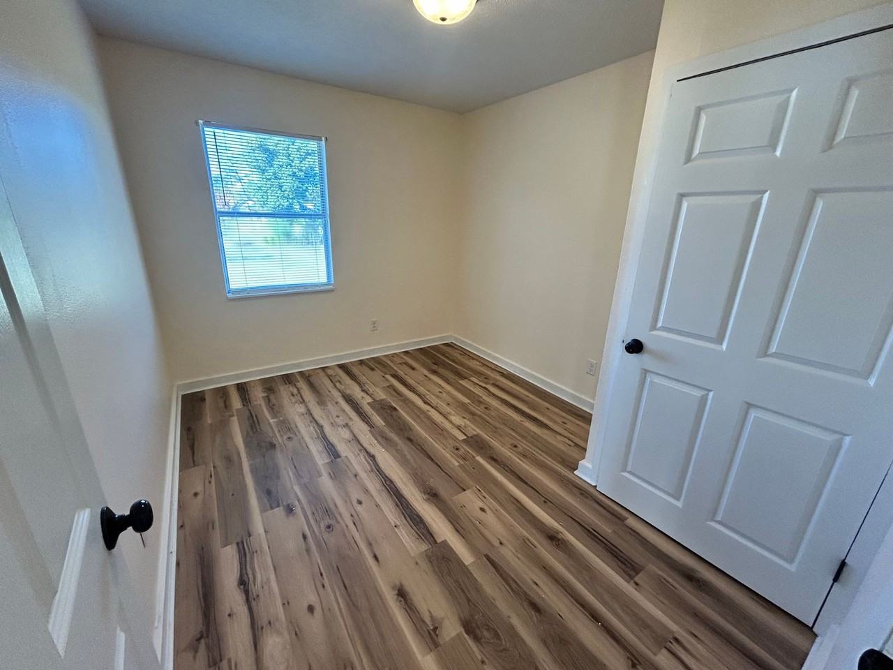 606 Florida Ave - Photo 5 of 17