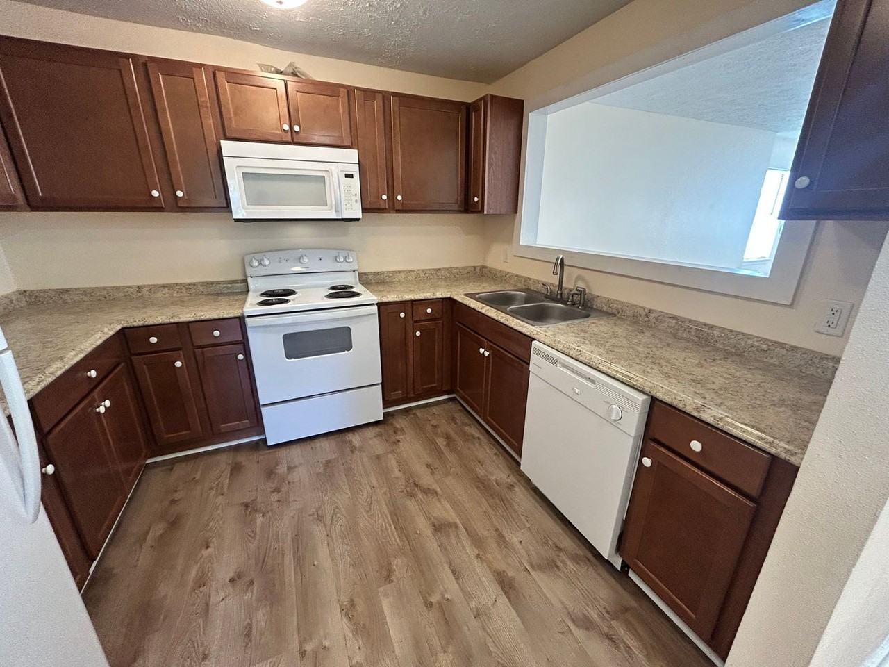 606 Florida Ave - Photo 6 of 17