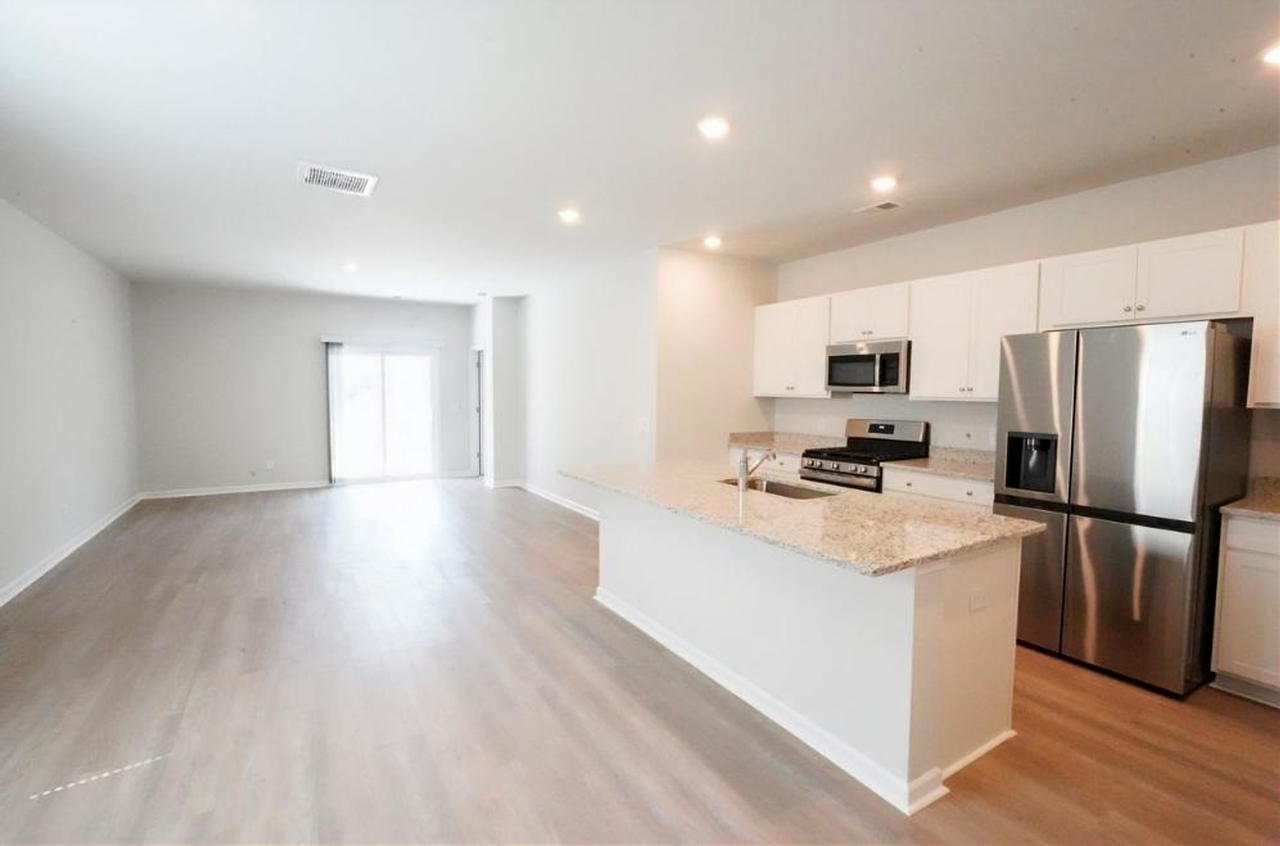 255 Lillian St - Photo 2 of 32