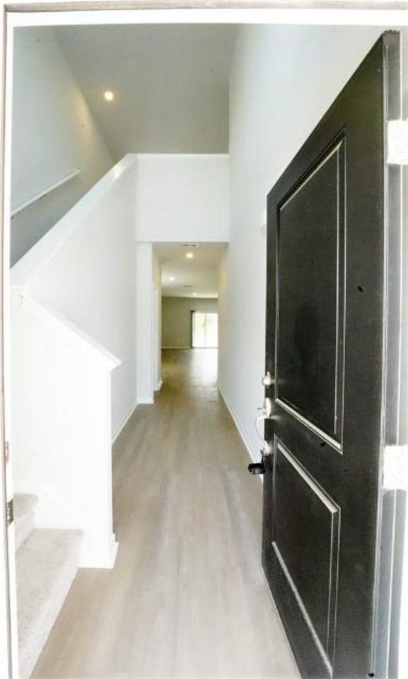 255 Lillian St - Photo 5 of 32