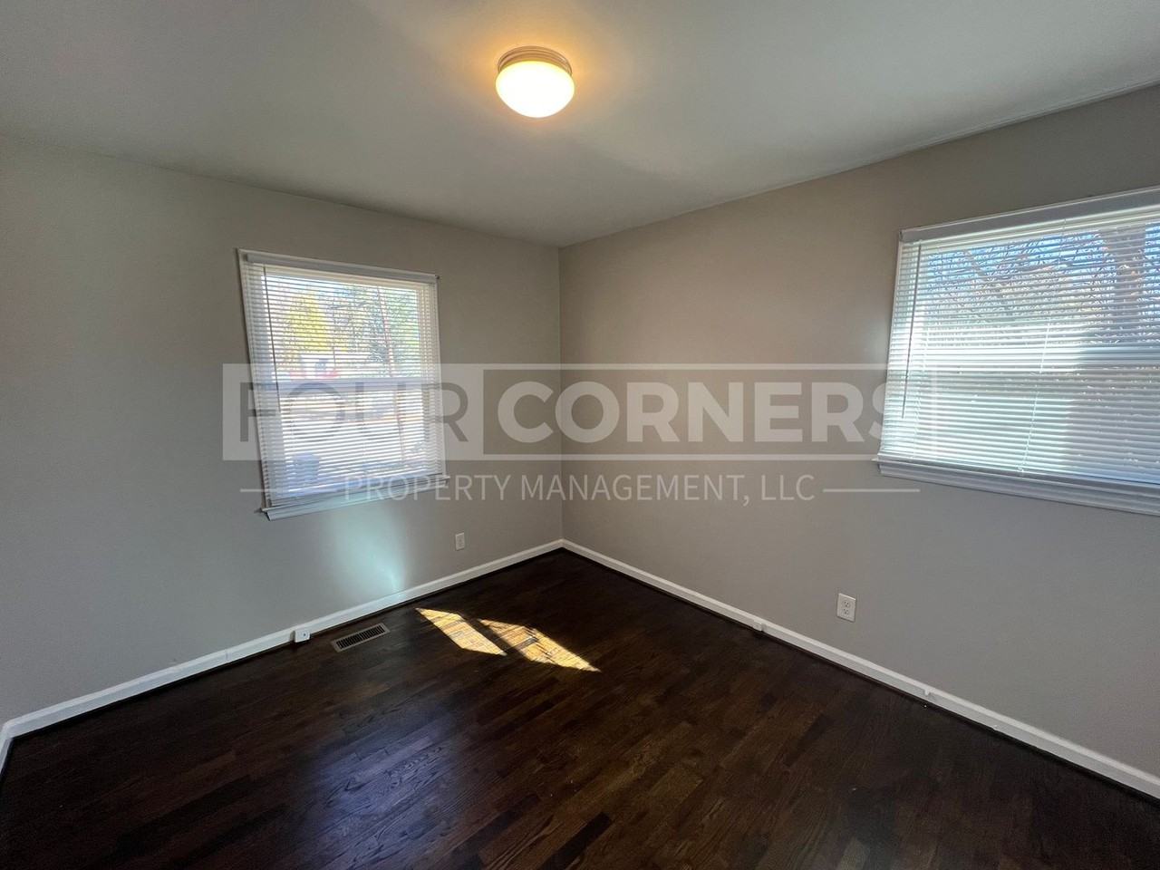 2202 Jolson Ct - Photo 5 of 7