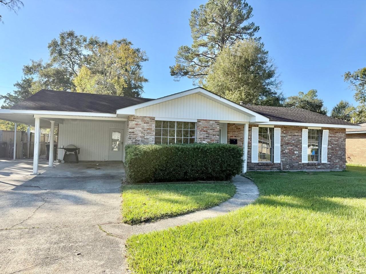 14240 Locust St - Photo 2 of 14