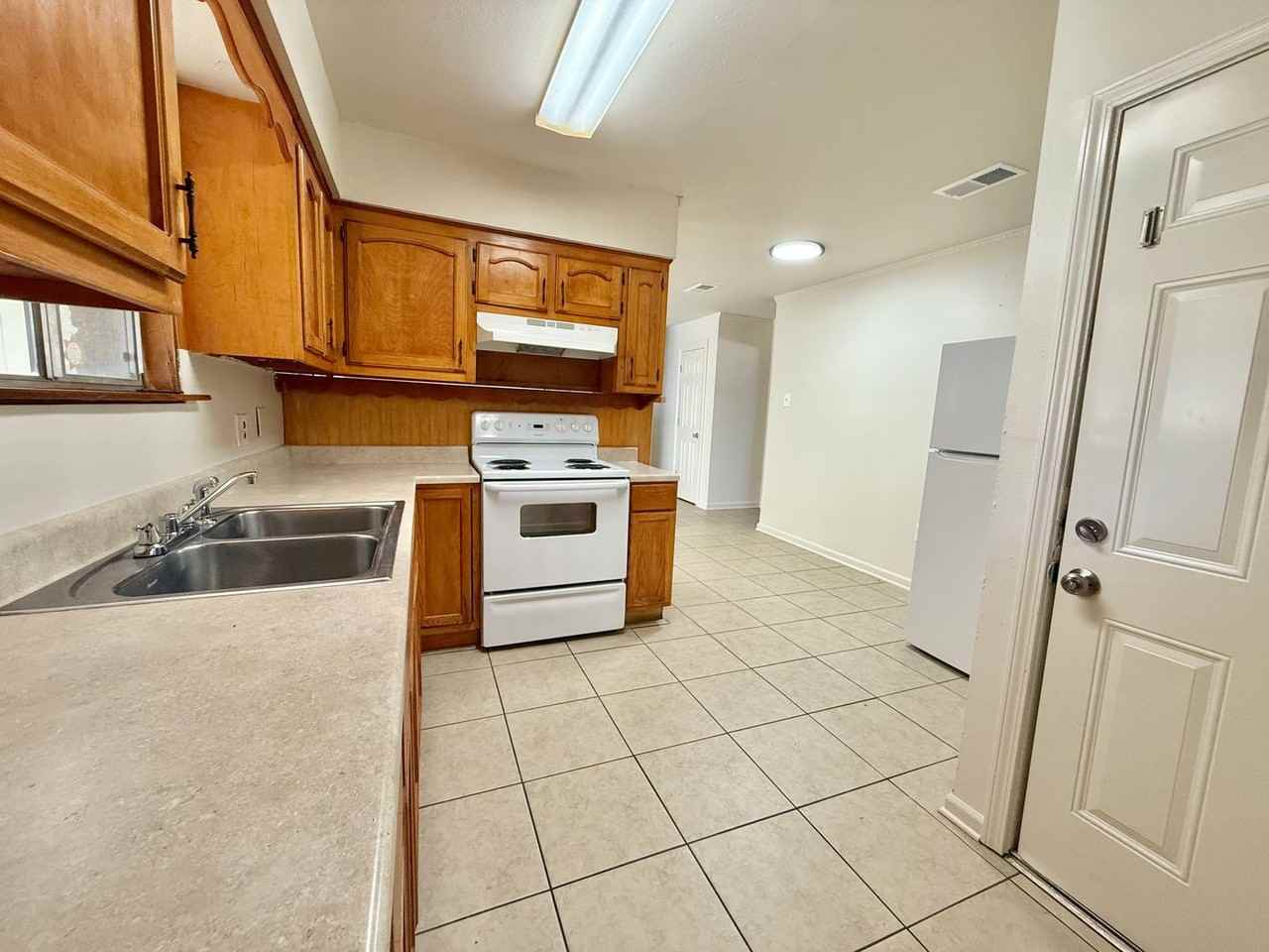 14240 Locust St - Photo 4 of 14