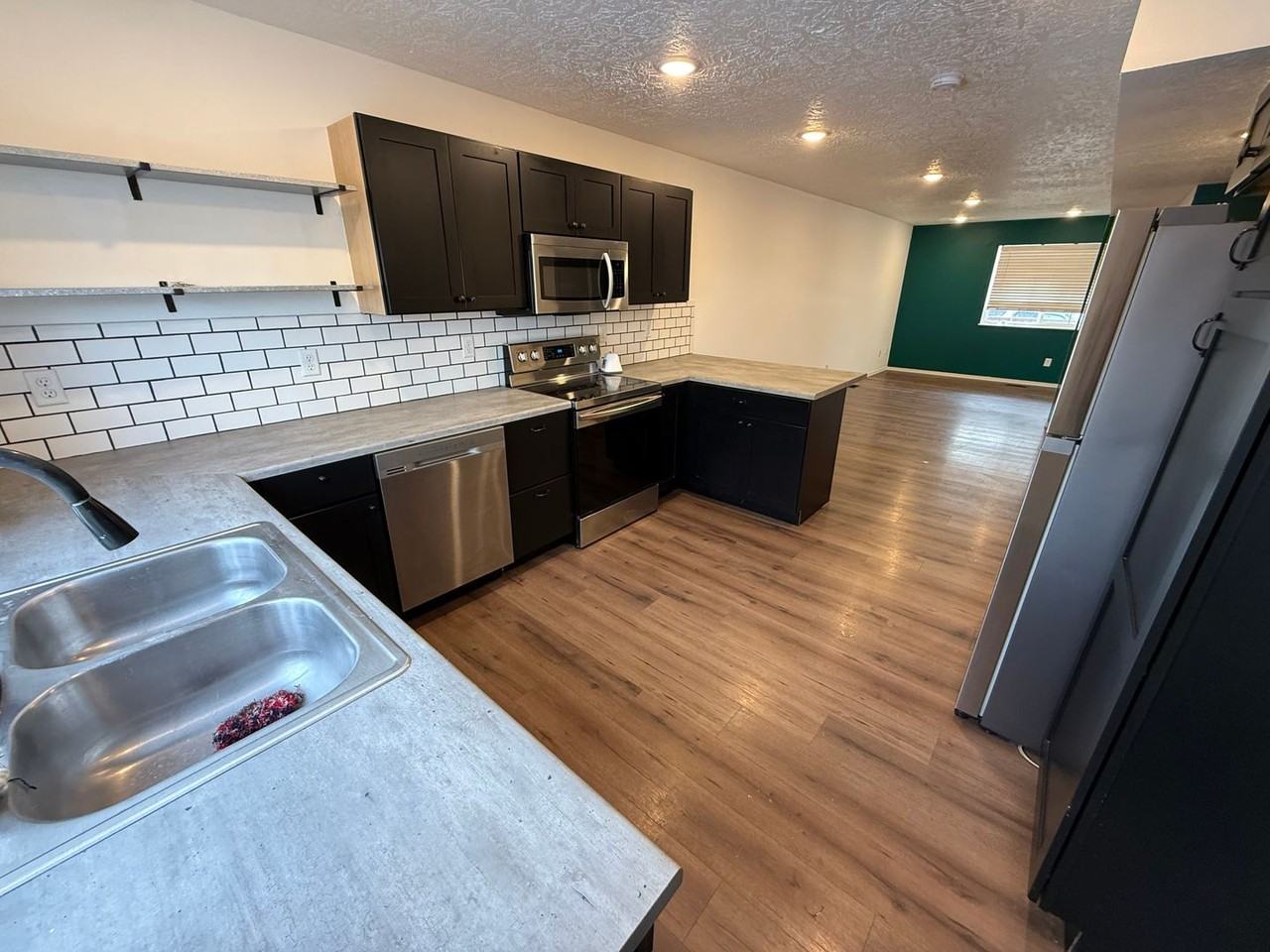 416 N Nesmith Ave - Photo 7 of 18