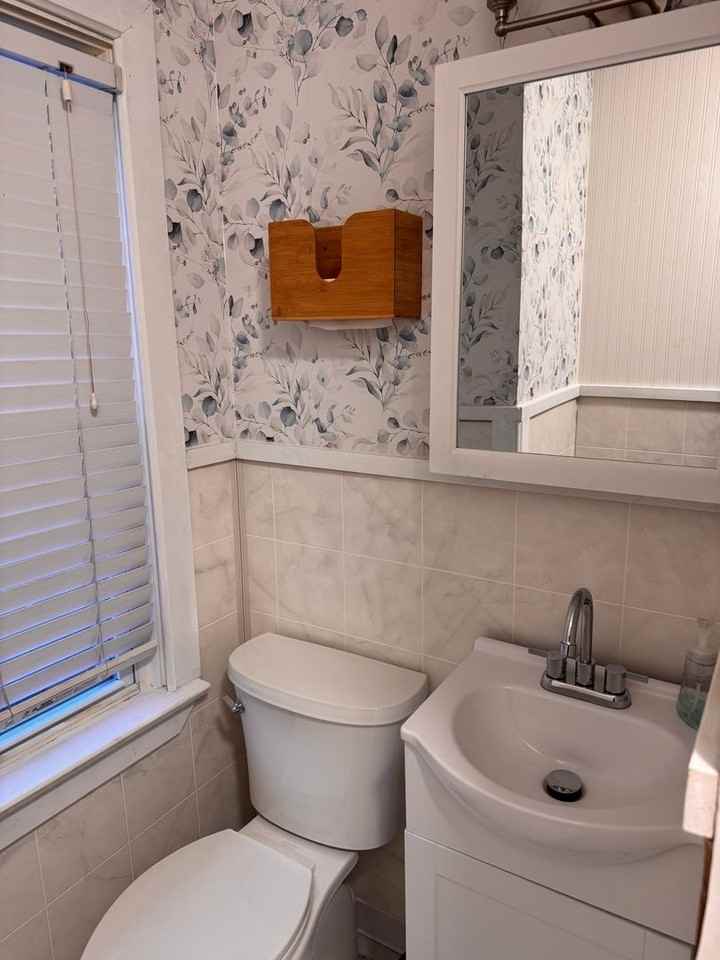 220 Park Ave - Photo 2 of 10