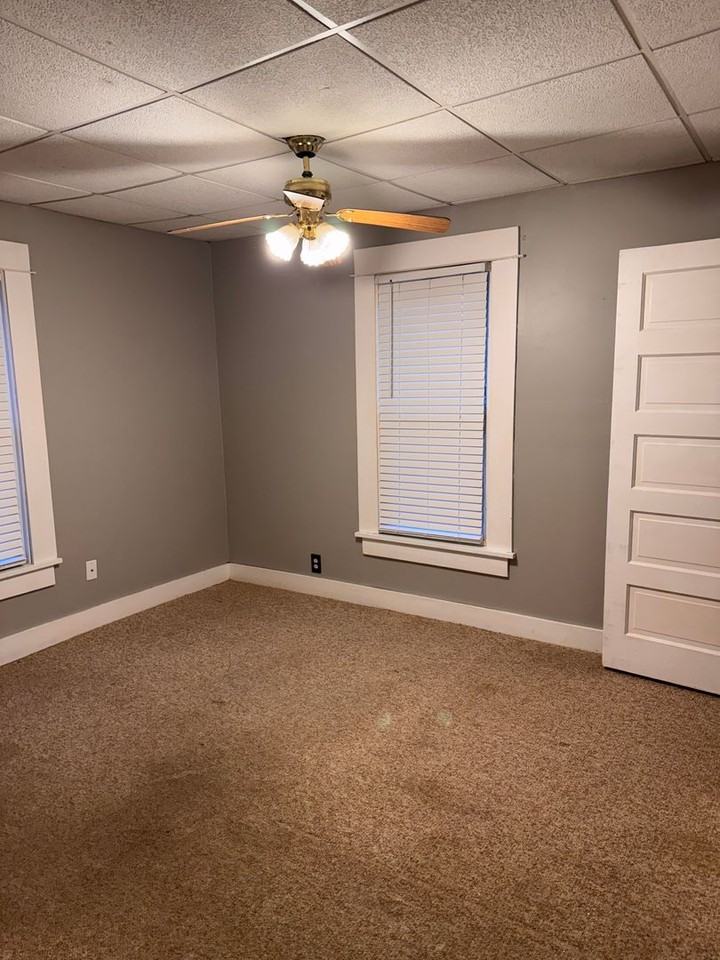 220 Park Ave - Photo 5 of 10