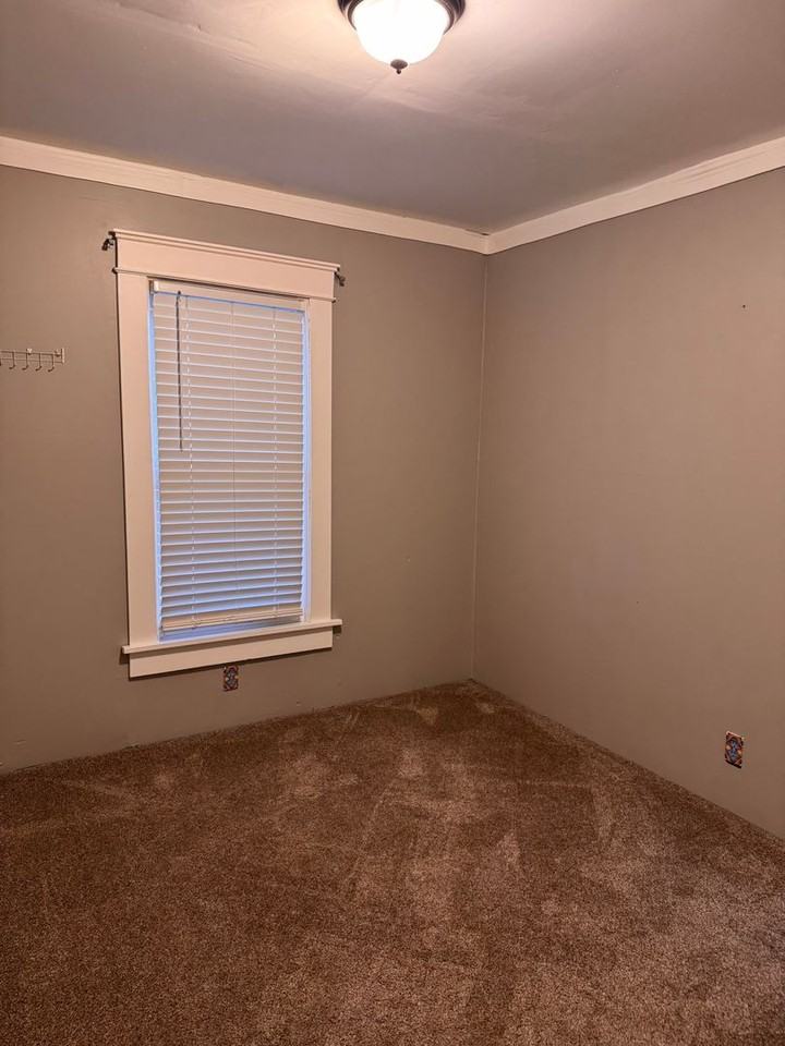 220 Park Ave - Photo 7 of 10