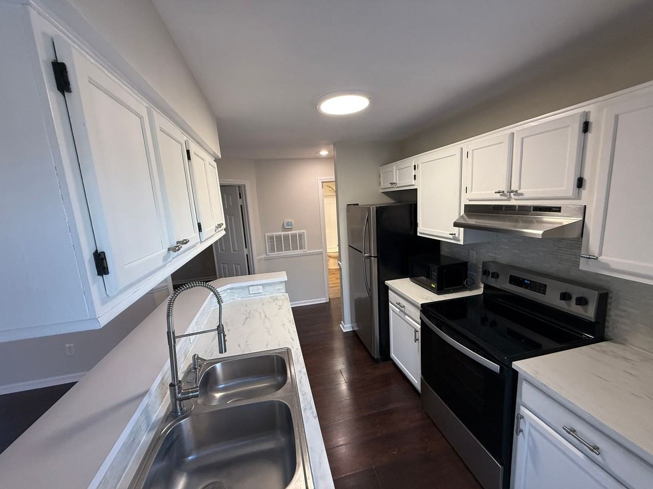 8202 Cedar Glen Drive - Photo 7 of 20