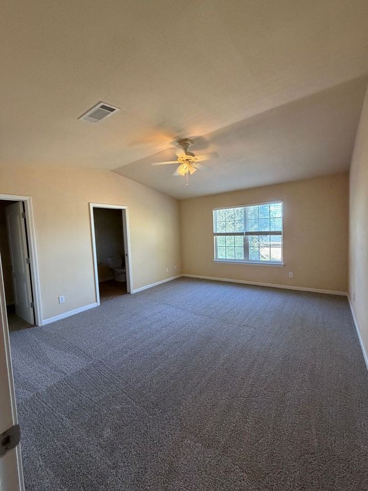 148 Iron Horse Drive West - Photo 6 of 13