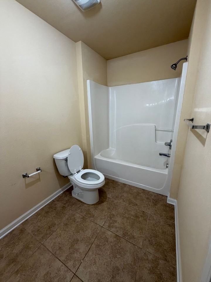 148 Iron Horse Drive West - Photo 7 of 13