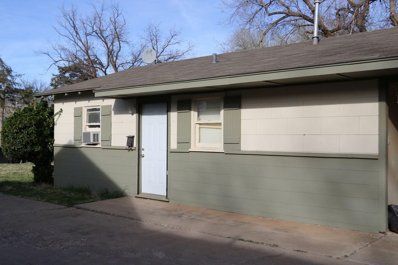 2429 23rd - Photo 2 of 16