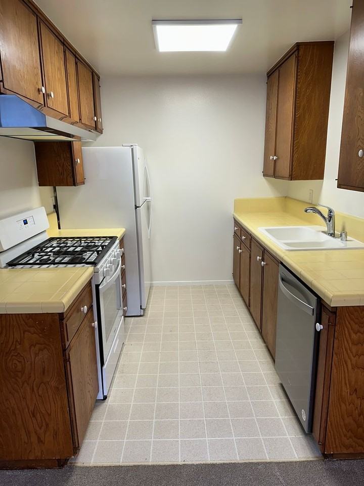 Corsican Apartments - Photo 4 of 24