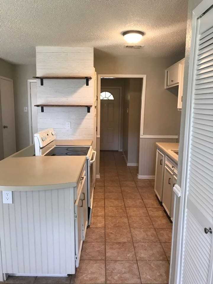 520 Normandy Ln - Photo 2 of 12