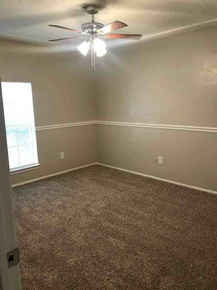 520 Normandy Ln - Photo 7 of 12