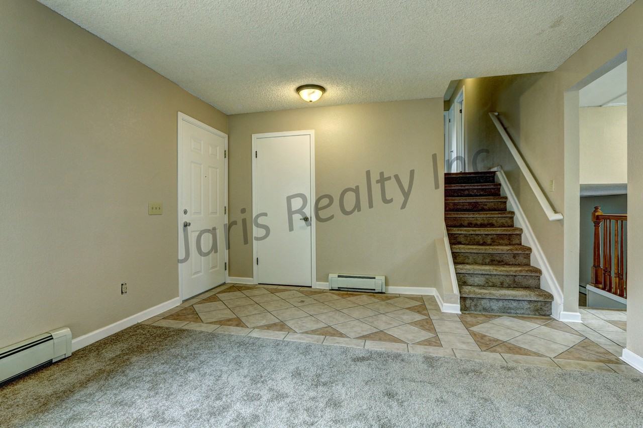 251 Gordon Court - Photo 3 of 39