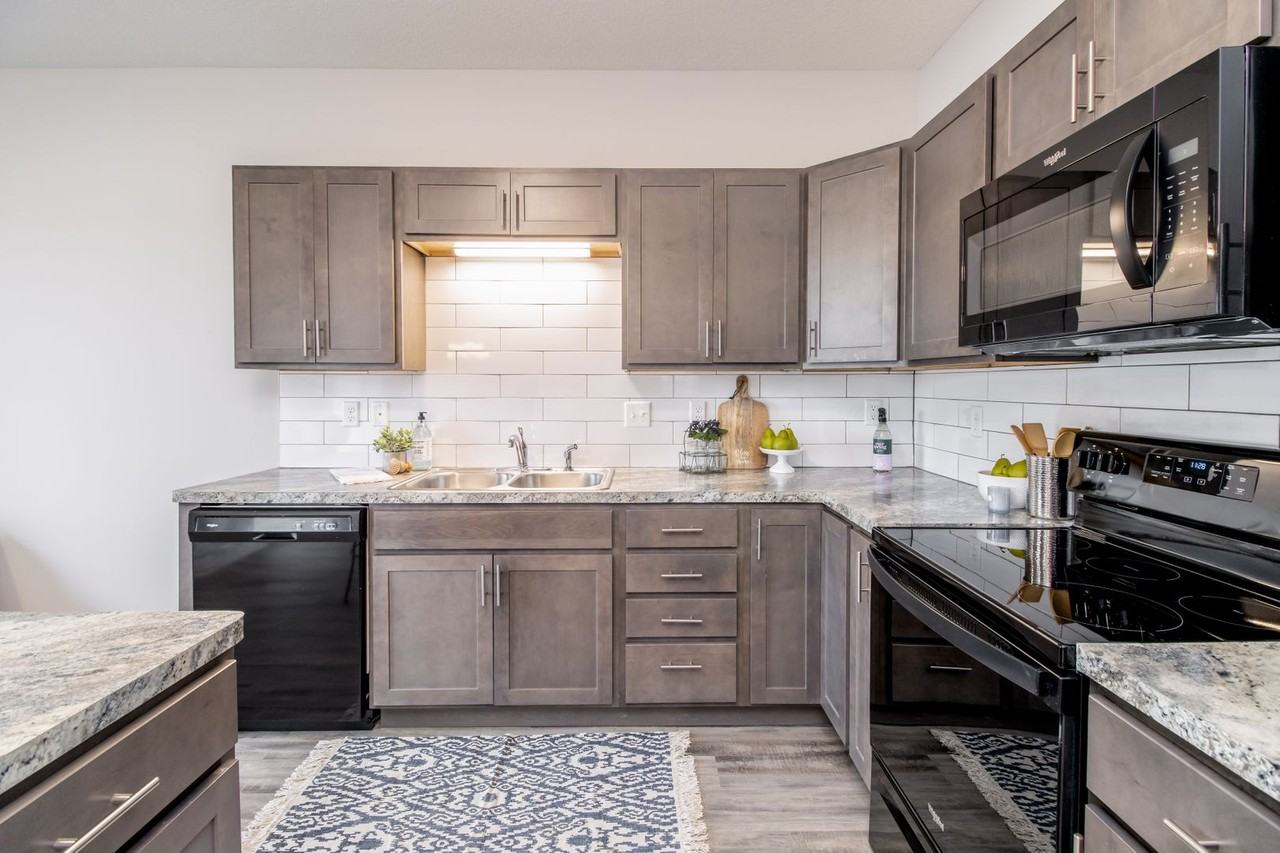 4143 Manchester Court - Photo 5 of 14