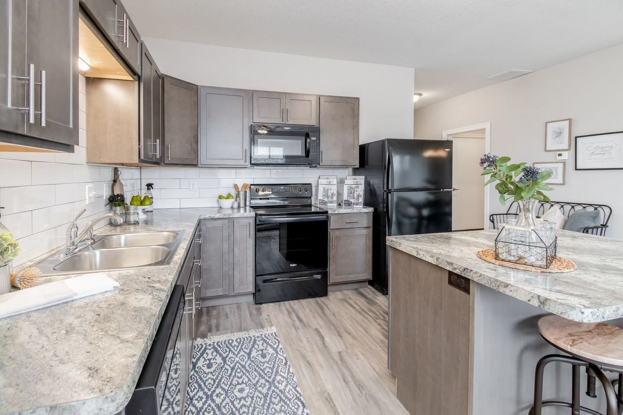 4143 Manchester Court - Photo 7 of 14