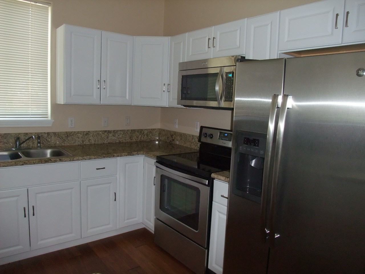 2600 Nw Raymond Ct - Photo 2 of 7