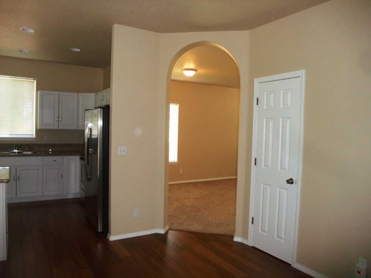 2600 Nw Raymond Ct - Photo 3 of 7