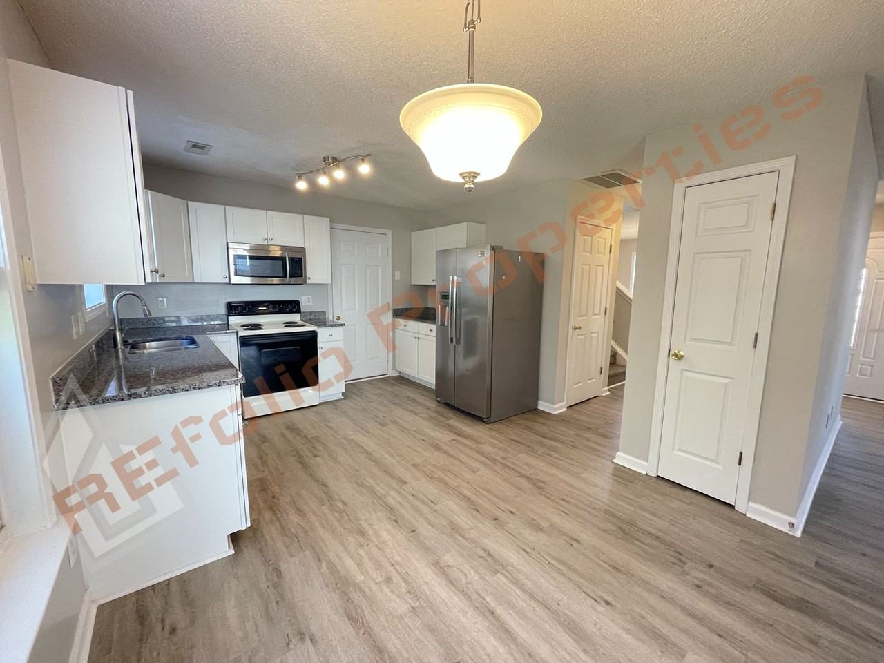 208 Lindell Dr - Photo 4 of 27