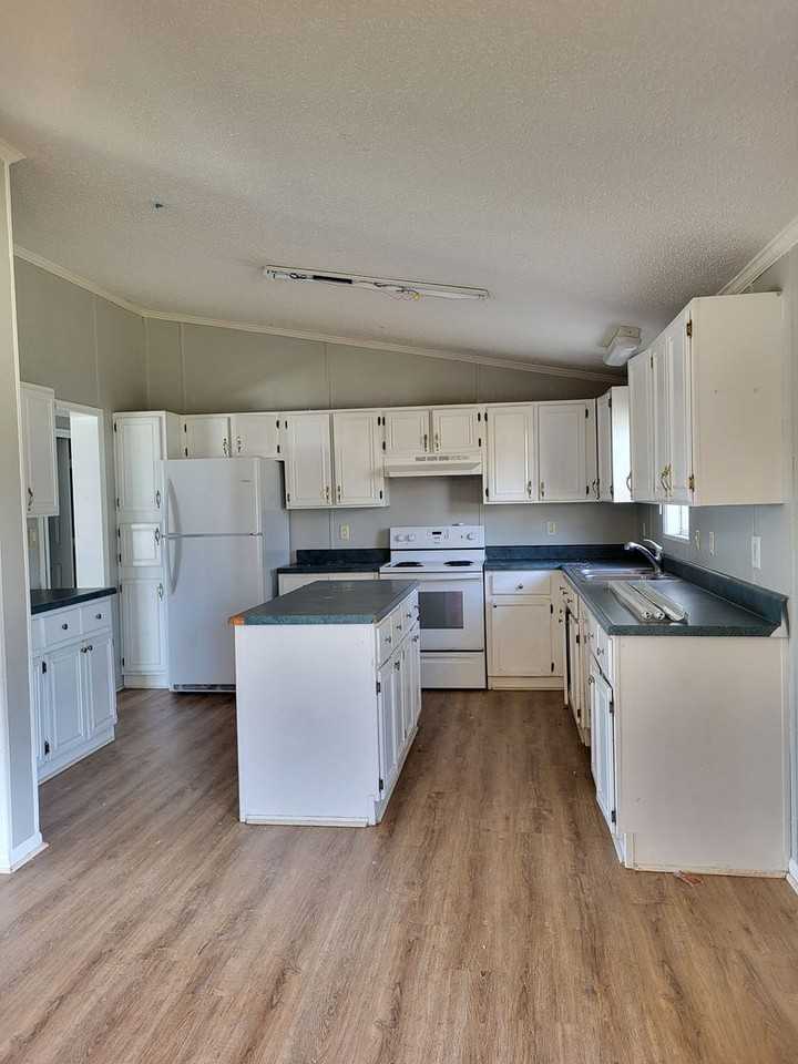1050 Isenhour Ct - Photo 5 of 13
