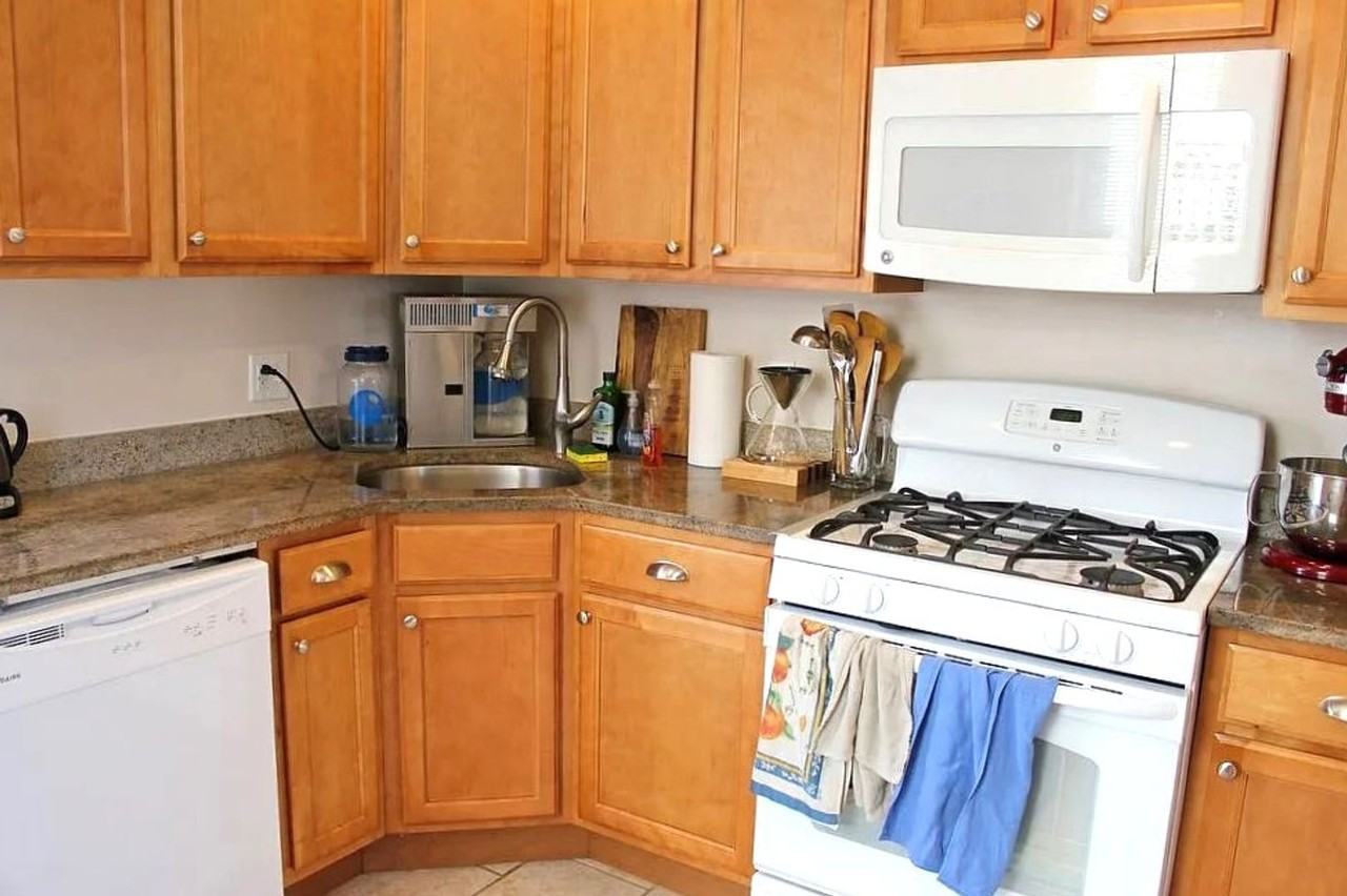 2441 East Oakdale Street - Photo 7 of 20