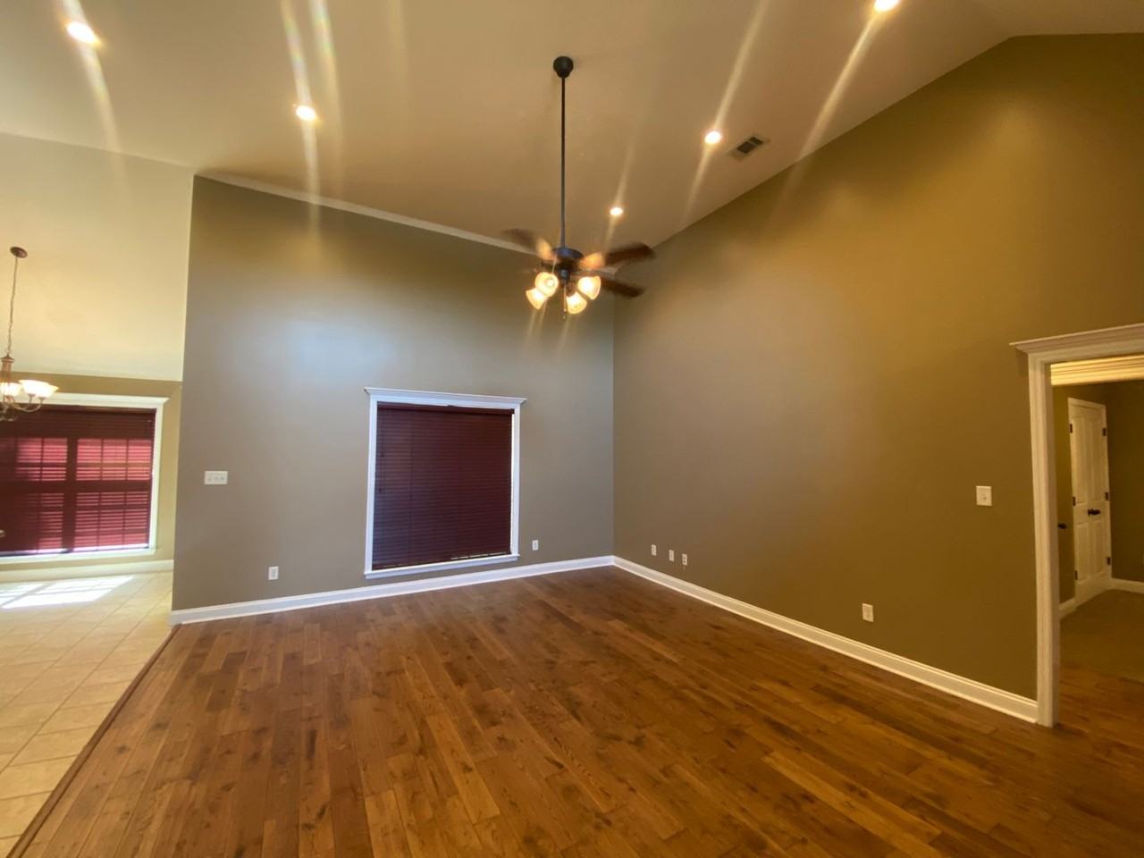 4301 Kenilworth Cir - Photo 3 of 31