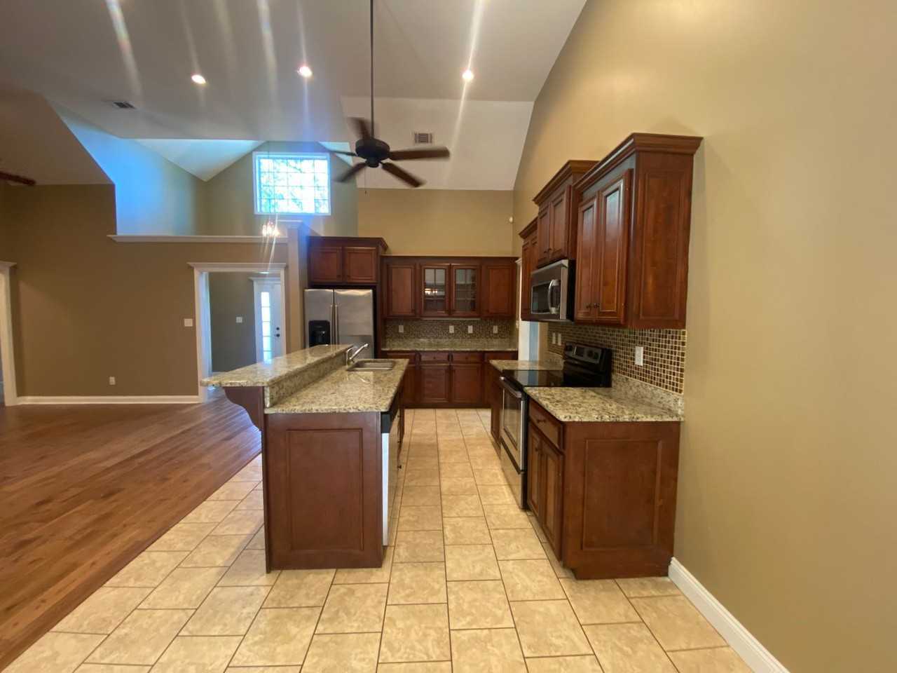 4301 Kenilworth Cir - Photo 7 of 31