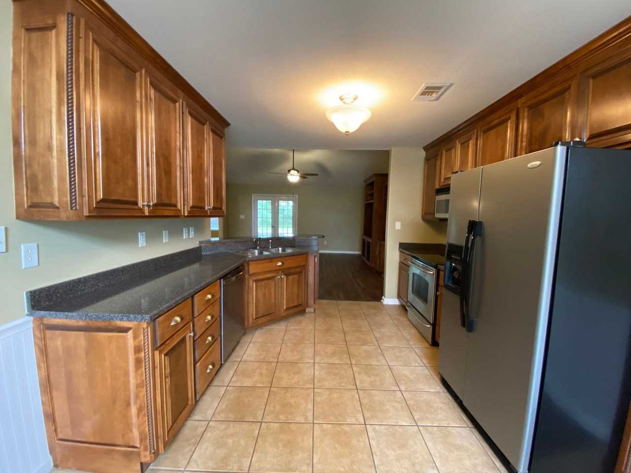 5618 Emily Ln - Photo 5 of 17