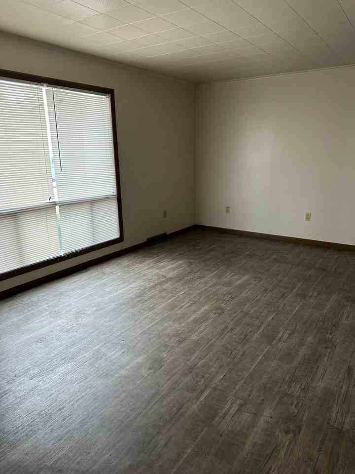 387 N Adams Ave #3 - Photo 2 of 6