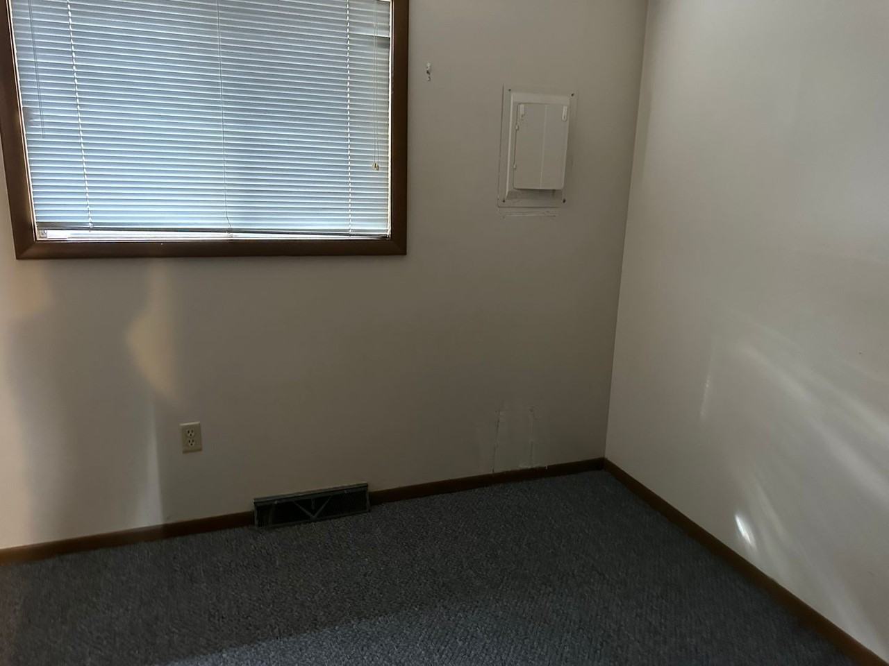 387 N Adams Ave #3 - Photo 5 of 6