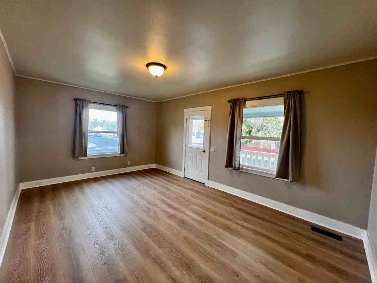 1904 Southeast Byers Place - Photo 5 of 31