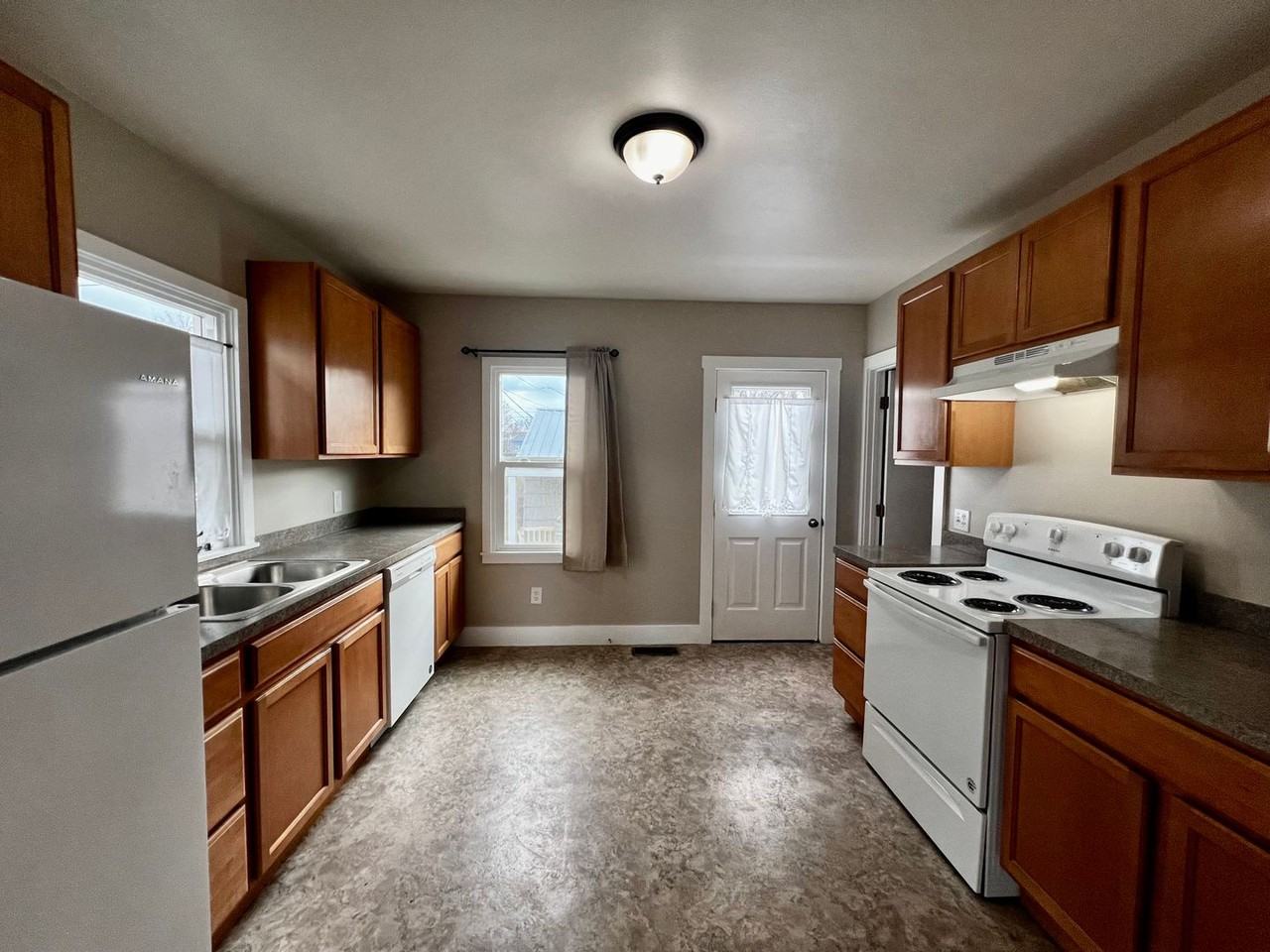 1904 Southeast Byers Place - Photo 7 of 31