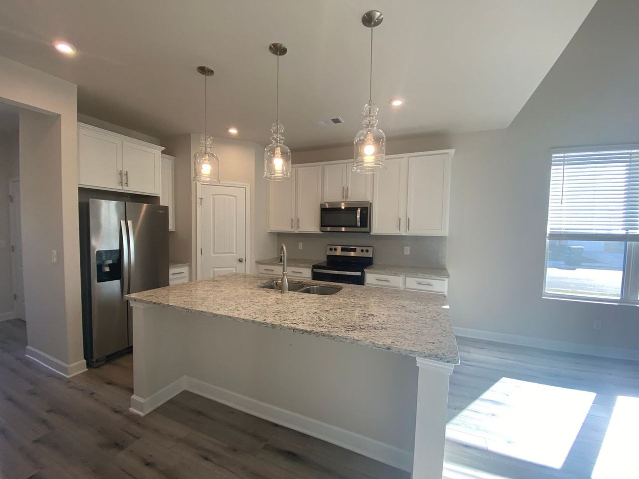 401 Walton Street - Photo 3 of 25