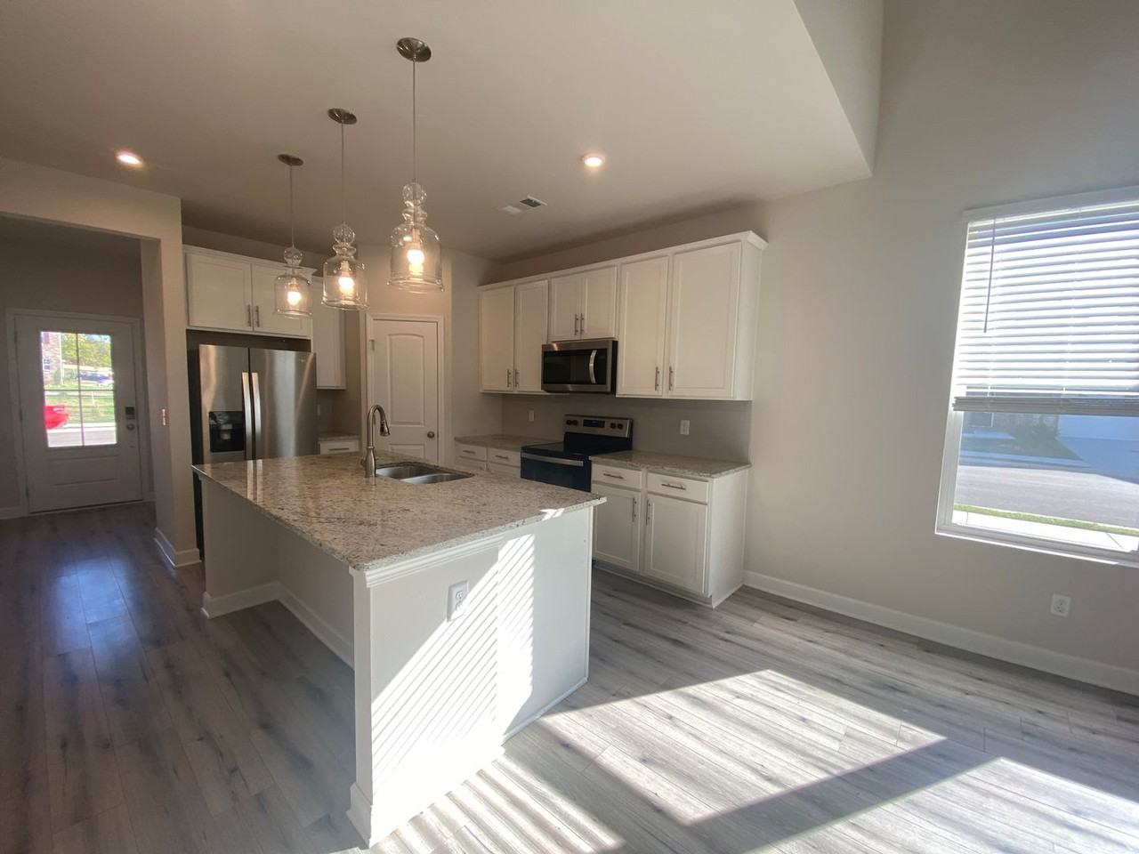 401 Walton Street - Photo 4 of 25