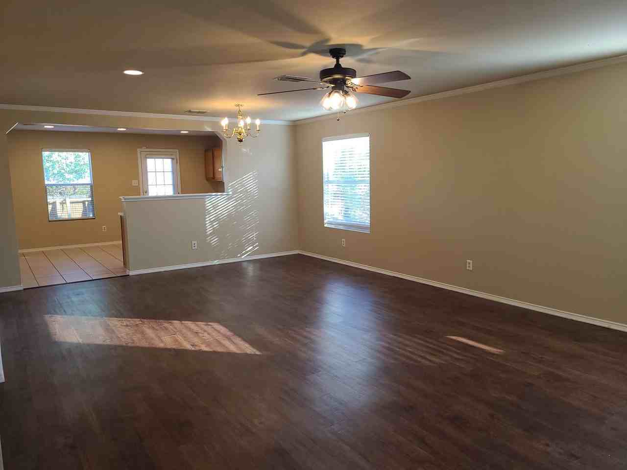 112 Willow Run - Photo 4 of 21