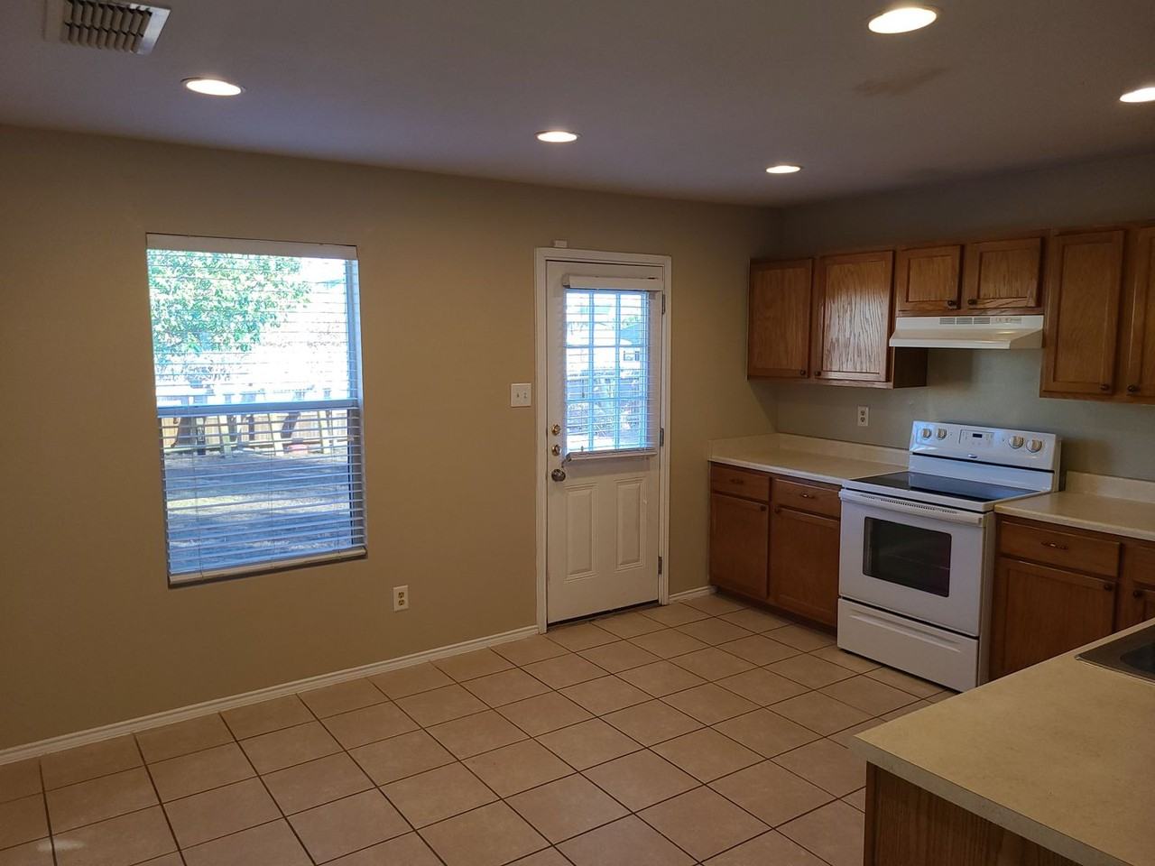 112 Willow Run - Photo 5 of 21