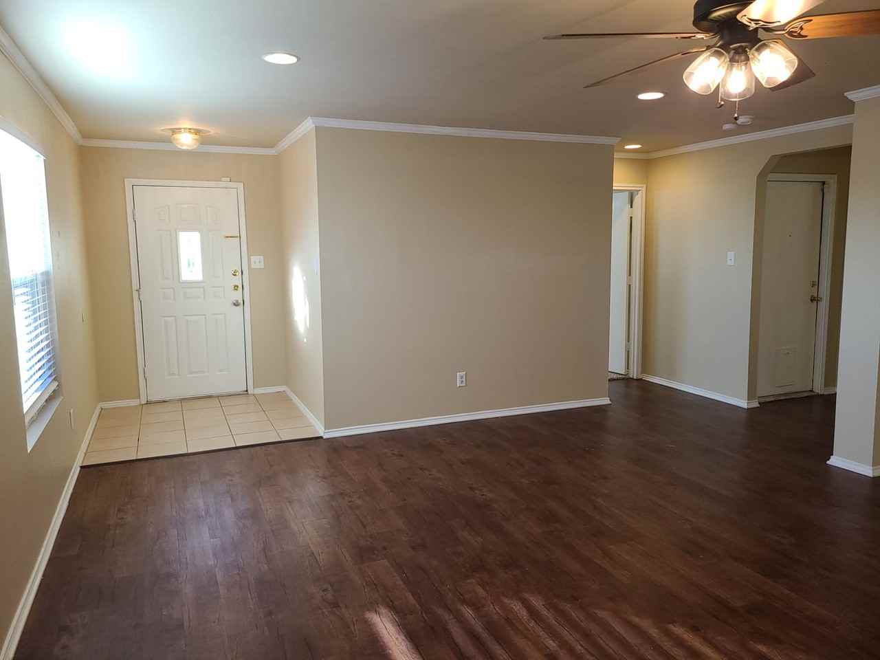 112 Willow Run - Photo 2 of 21