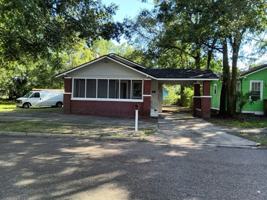 featured image of 324 W 17th St