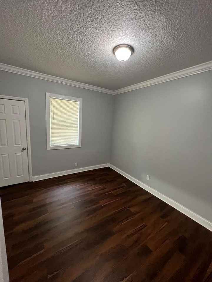 324 West 17th Street - Photo 5 of 12