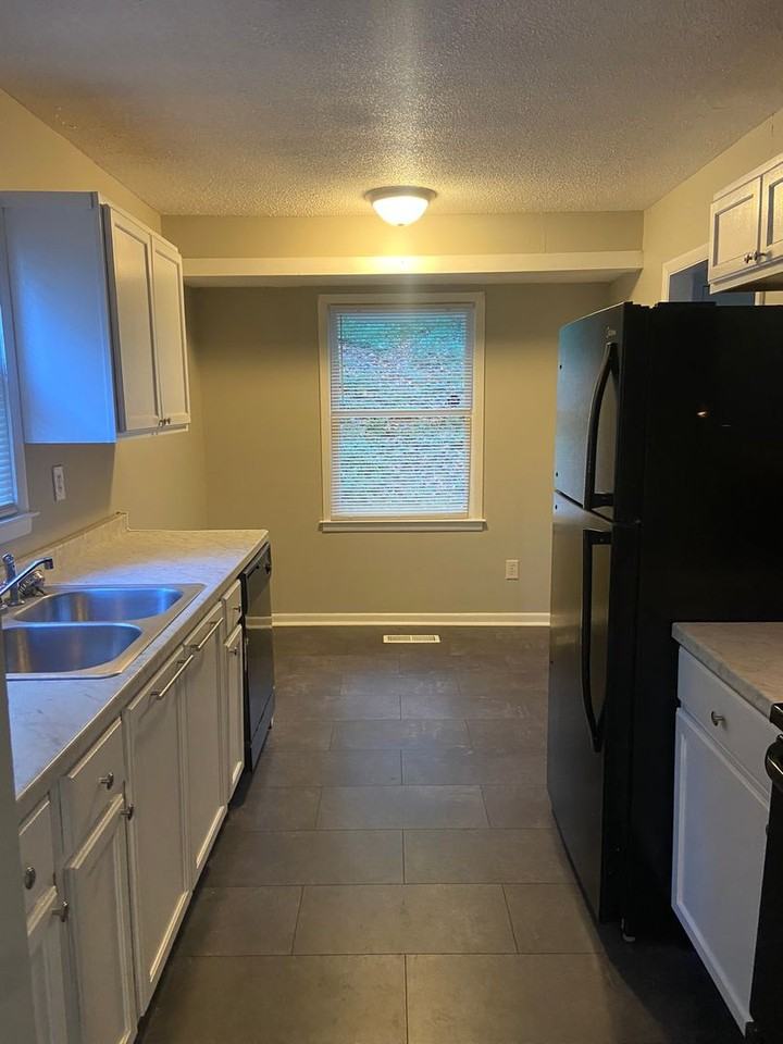 280 Driftwood Cir - Photo 5 of 14