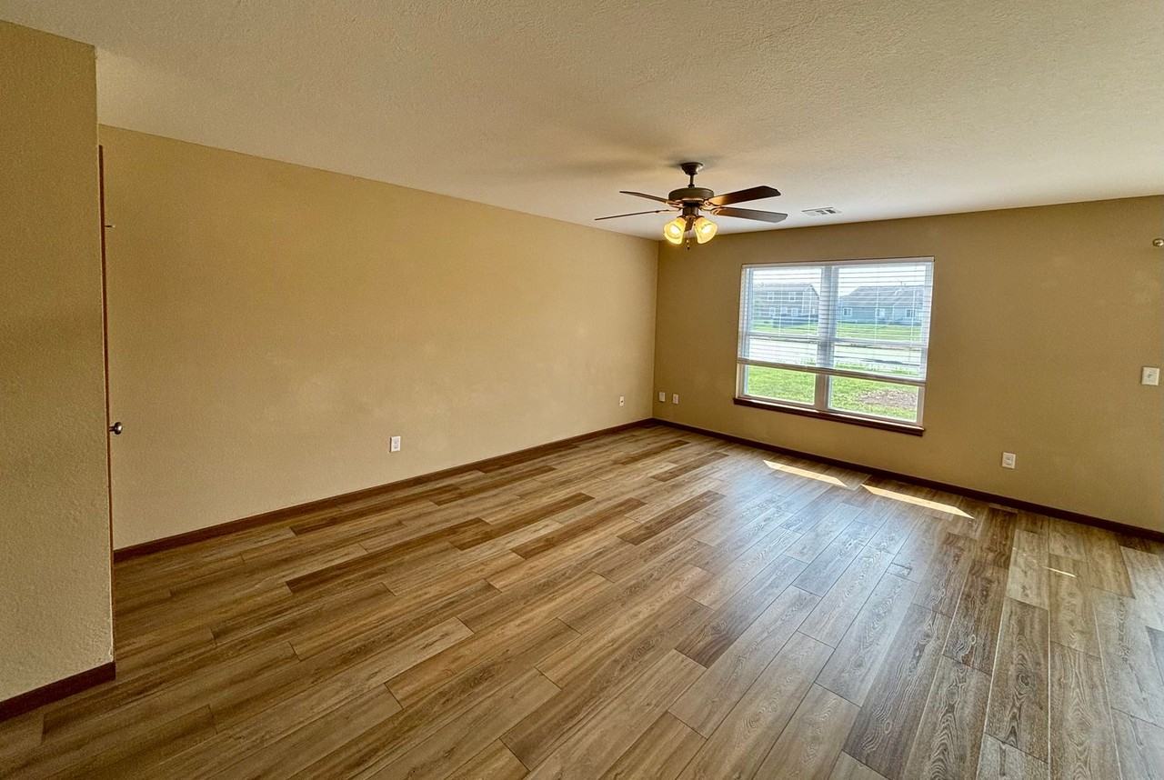 625 Northfield Rd - Photo 3 of 19