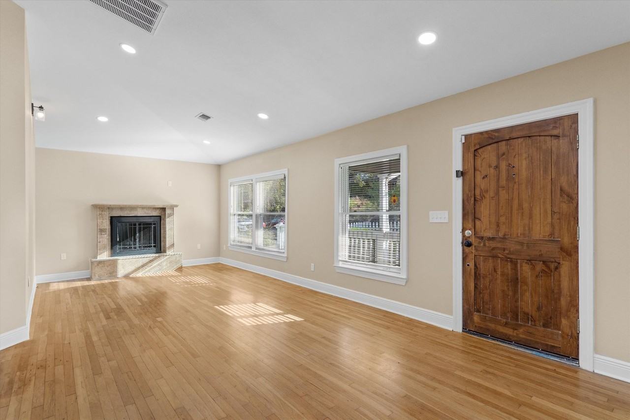 400 E Monroe St - Photo 5 of 39