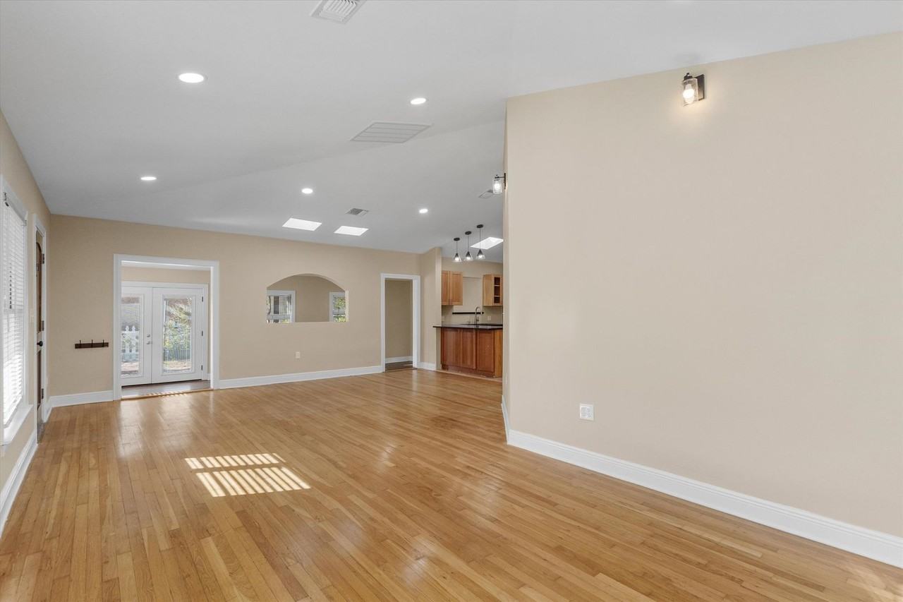 400 E Monroe St - Photo 6 of 39