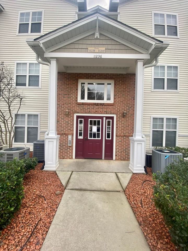 11242 Hyde Pointe Ct - Photo 2 of 20