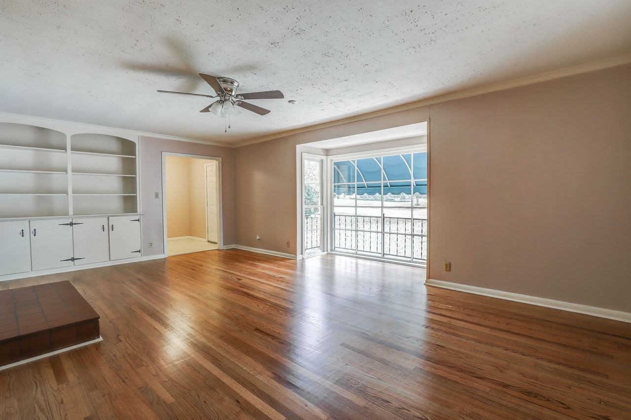 2920 Wood St - Photo 3 of 15