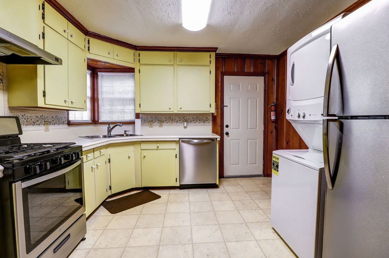 2920 Wood St - Photo 6 of 15