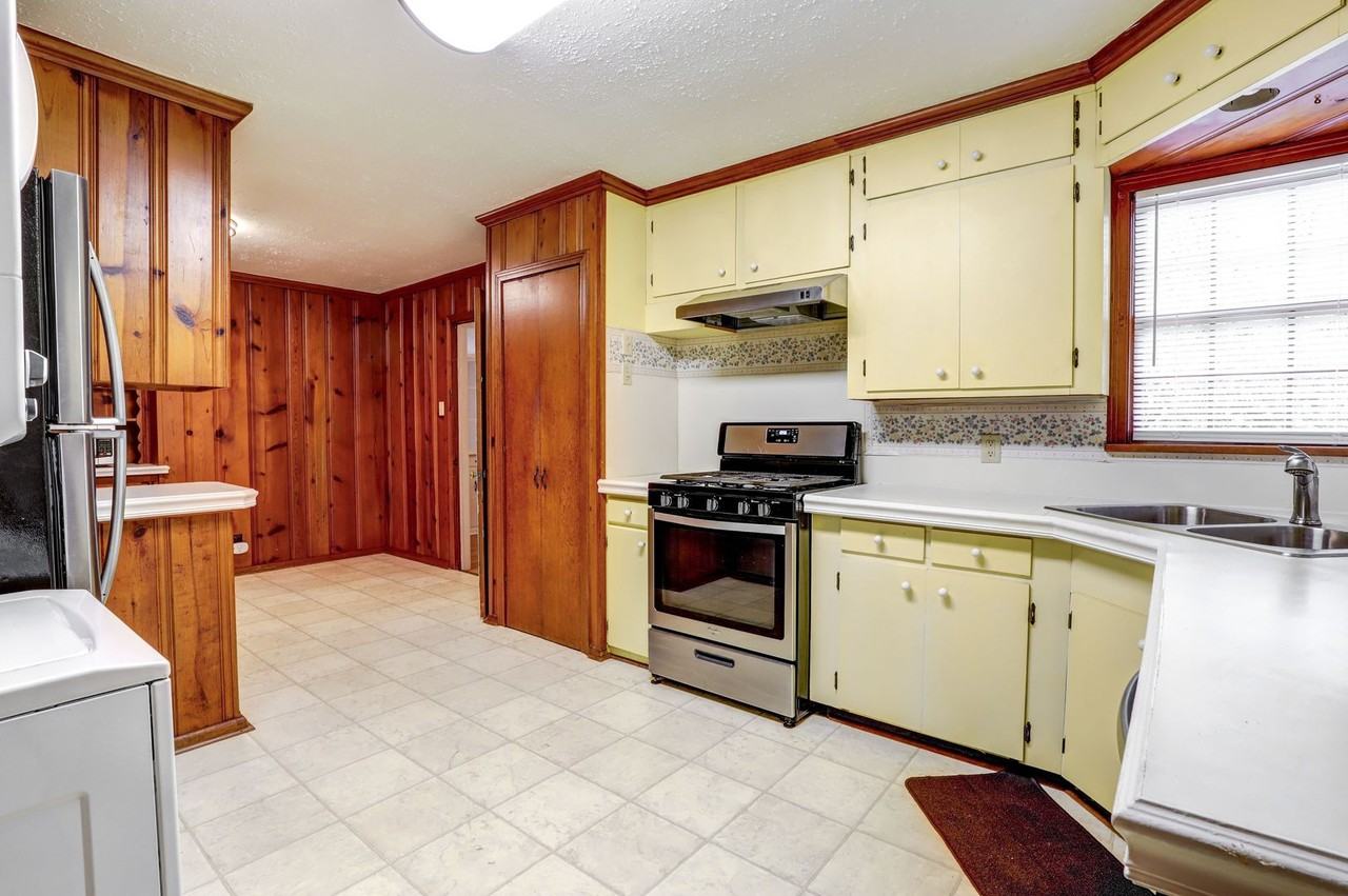 2920 Wood St - Photo 7 of 15