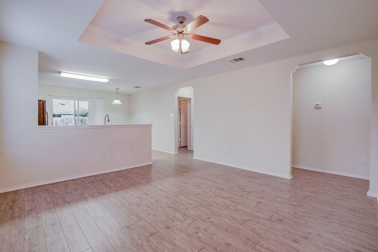 476 Moonwalker Trl - Photo 3 of 21