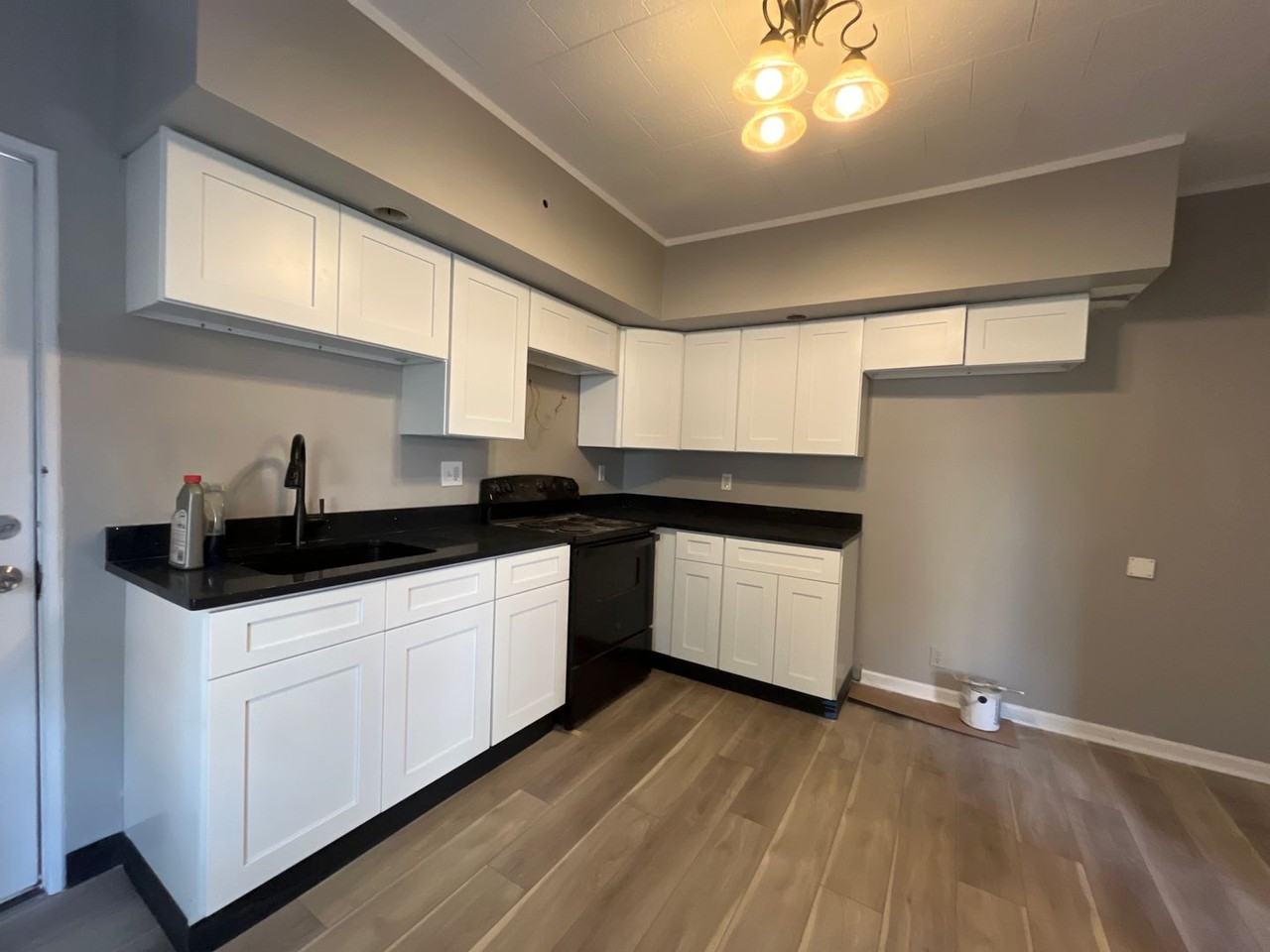 208 North Poplar Street - Photo 7 of 14